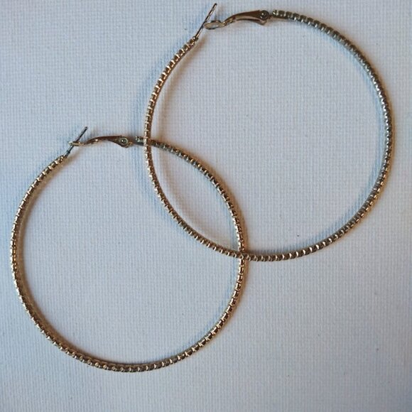 Lot of 7 Hoop Earrings Gold Toned Rhinestone Costume Jewelry Large Pierced Ears - Picture 9 of 15